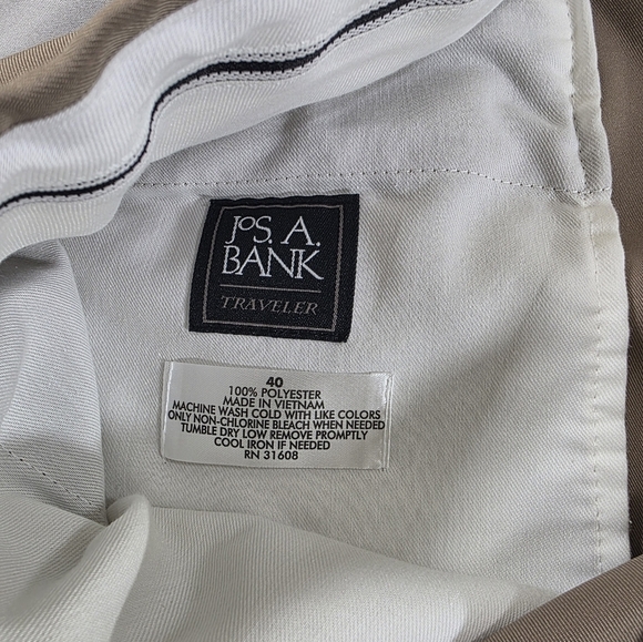 Jos. A. Bank Beige Pleat Front Traveler Shorts - Picture 2 of 6